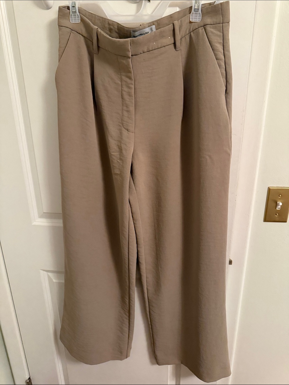 Abercrombie & Fitch Wide-Leg Chinos in Taupe